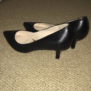 Nine West Shoes - Nine West Black Kitten Heel, Size 8.5 Nine West Shoes - Nine West Black Kitten Heel, Size 8.5